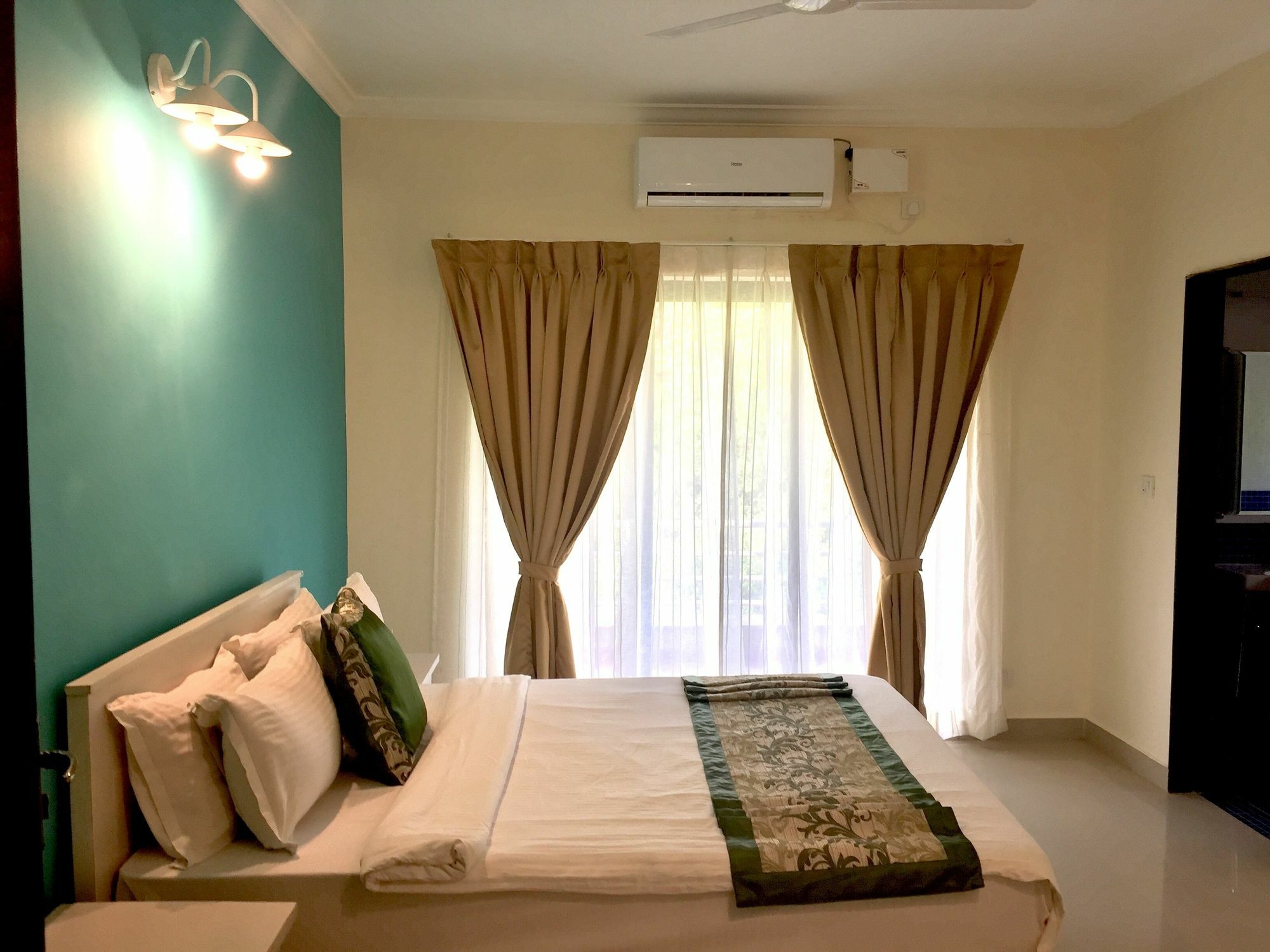 Treehouse Blue Hotel & Villas 柯瓦 外观 照片